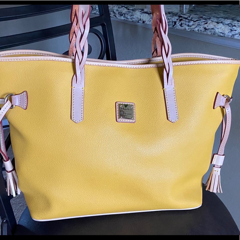 Gorgeous Dooney & Bourke Large Tote